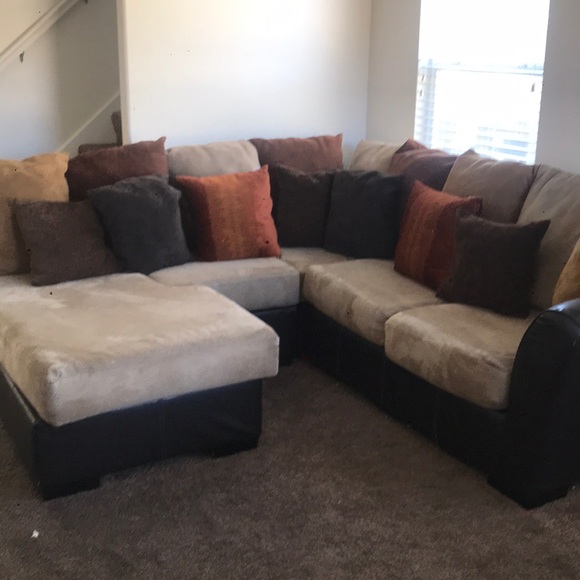 Couch L